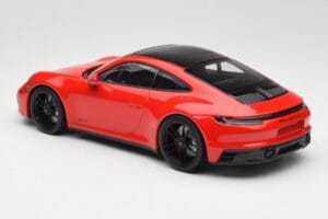 Porsche 911 992 Carrera 4 GTS Röd Minichamps 1:18 155063100 Metall — bild 5 av 6