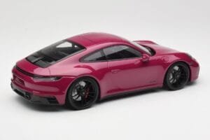 Porsche 911 992 Carrera 4 GTS Rubystar Minichamps 1:18 155063102 Metall — bild 2 av 6