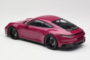 Porsche 911 992 Carrera 4 GTS Rubystar Minichamps 1:18 155063102 Metall — bild 5 av 6