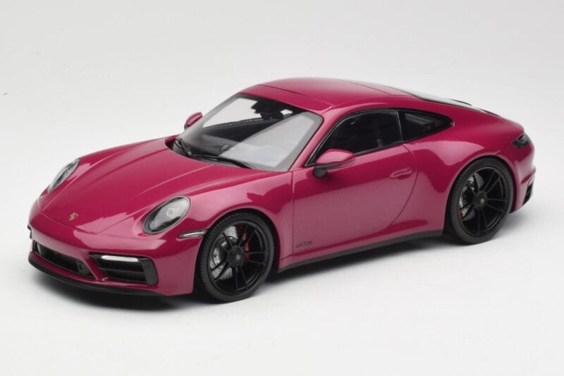 Porsche 911 992 Carrera 4 GTS Rubystar Minichamps 1:18 155063102 Metall