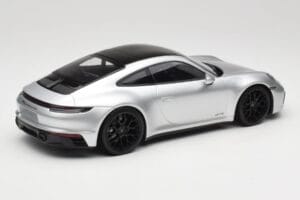Porsche 911 992 Carrera 4 GTS Silver Minichamps 1:18 155063104 Metall — bild 2 av 6