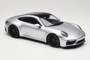 Porsche 911 992 Carrera 4 GTS Silver Minichamps 1:18 155063104 Metall — bild 4 av 6