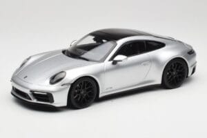 Porsche 911 992 Carrera 4 GTS Silver Minichamps 1:18 155063104 Metall
