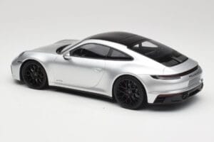 Porsche 911 992 Carrera 4 GTS Silver Minichamps 1:18 155063104 Metall — bild 5 av 6