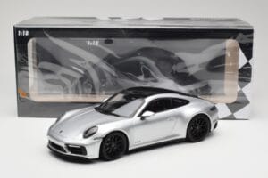 Porsche 911 992 Carrera 4 GTS Silver Minichamps 1:18 155063104 Metall — bild 6 av 6