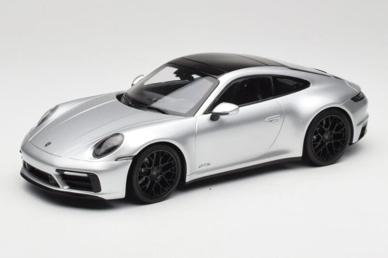 Porsche 911 992 Carrera 4 GTS Silver Minichamps 1:18 155063104 Metall