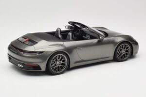 Porsche 911 992 Carrera 4S Cabriolet Mamba Green Metallic Minichamps 1:18 155067337 Metall — bild 2 av 6