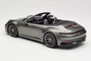 Porsche 911 992 Carrera 4S Cabriolet Mamba Green Metallic Minichamps 1:18 155067337 Metall — bild 5 av 6