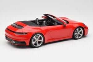 Porsche 911 992 Carrera 4S Cabriolet Röd Minichamps 1:18 155067331 Metall — bild 2 av 6