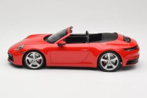 Porsche 911 992 Carrera 4S Cabriolet Röd Minichamps 1:18 155067331 Metall — bild 3 av 6