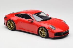 Porsche 911 992 Carrera 4S Guards Röd & Guld Hjul Minichamps 1:18 153067328 Metall — bild 4 av 6