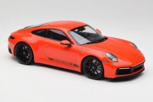 Porsche 911 992 Carrera 4S Lava Orange Minichamps 1:18 155067327 Metall — bild 4 av 6