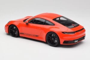 Porsche 911 992 Carrera 4S Lava Orange Minichamps 1:18 155067327 Metall — bild 5 av 6