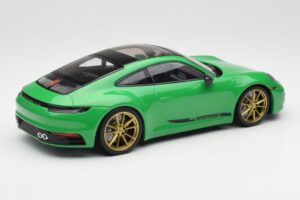 Porsche 911 992 Carrera 4S Python Green Minichamps 1:18 155067325 Metall — bild 2 av 6