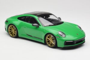 Porsche 911 992 Carrera 4S Python Green Minichamps 1:18 155067325 Metall — bild 4 av 6