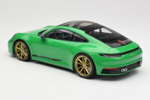 Porsche 911 992 Carrera 4S Python Green Minichamps 1:18 155067325 Metall — bild 5 av 6