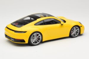 Porsche 911 992 Carrera 4S Gul Minichamps 1:18 155067320 Metall — bild 2 av 6