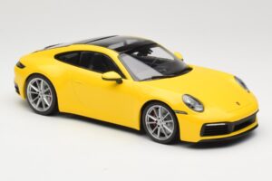 Porsche 911 992 Carrera 4S Gul Minichamps 1:18 155067320 Metall — bild 4 av 6
