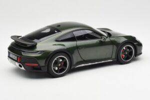Porsche 911 992 Dakar Oak Grön Metallic Norev 1:18 187241 Metall — bild 3 av 9