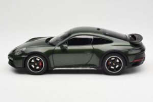Porsche 911 992 Dakar Oak Grön Metallic Norev 1:18 187241 Metall — bild 4 av 9