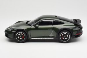 Porsche 911 992 Dakar Oak Grön Metallic Norev 1:18 187241 Metall — bild 5 av 9