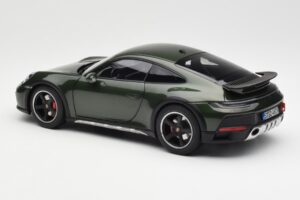 Porsche 911 992 Dakar Oak Grön Metallic Norev 1:18 187241 Metall — bild 8 av 9