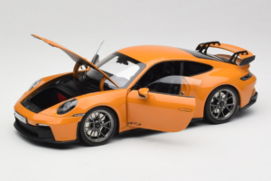 Porsche 911 992 GT3 Bahama Yellow Norev 1:18 187387 Metall — bild 2 av 8