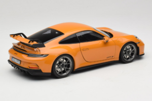 Porsche 911 992 GT3 Bahama Yellow Norev 1:18 187387 Metall — bild 3 av 8
