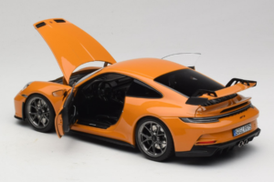 Porsche 911 992 GT3 Bahama Yellow Norev 1:18 187387 Metall — bild 5 av 8