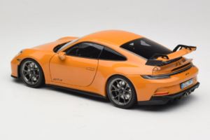Porsche 911 992 GT3 Bahama Yellow Norev 1:18 187387 Metall — bild 7 av 8