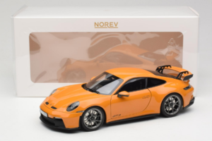 Porsche 911 992 GT3 Bahama Yellow Norev 1:18 187387 Metall — bild 8 av 8