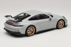 Porsche 911 992 GT3 Chalk Guldhjul Minichamps 1:18 117069001 Metall — bild 2 av 6