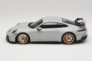 Porsche 911 992 GT3 Chalk Guldhjul Minichamps 1:18 117069001 Metall — bild 3 av 6