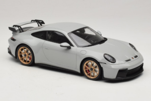Porsche 911 992 GT3 Chalk Guldhjul Minichamps 1:18 117069001 Metall — bild 4 av 6