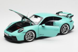 Porsche 911 992 GT3 Mint Grön Norev 1:18 187316 Metall — bild 2 av 8