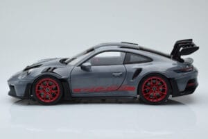 Porsche 911 992 GT3 RS Arctic Grå Pyro Röd Norev 1:18 187350 Metall — bild 4 av 8