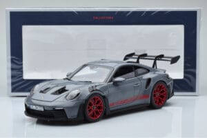 Porsche 911 992 GT3 RS Arctic Grå Pyro Röd Norev 1:18 187350 Metall — bild 8 av 8