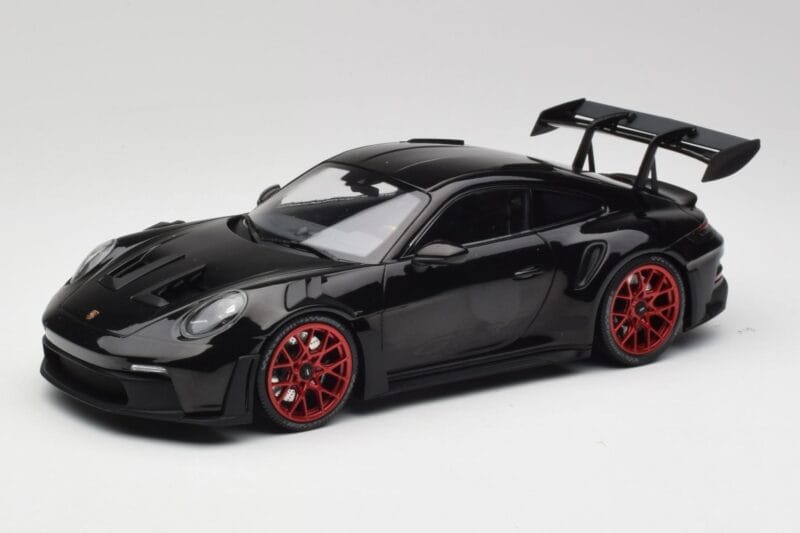 Porsche 911 992 GT3 RS Svart & Röda Hjul & Svart Dekor Minichamps 1:18 153062240 Metall
