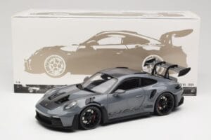 Porsche 911 992 GT3 RS Crayon Weissach Package & Black Wheels Minichamps 1:18 110062024 Metall — bild 8 av 8