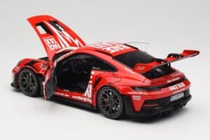 Porsche 911 992 GT3 RS Getspeed Race Taxi Guards Red Minichamps 1:18 110062040 Metall — bild 5 av 8