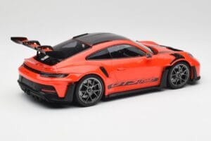 Porsche 911 992 GT3 RS Guards Orange & Silver Fälgar Minichamps 1:18 911992002 Metall — bild 2 av 6