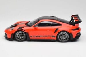 Porsche 911 992 GT3 RS Guards Orange & Silver Fälgar Minichamps 1:18 911992002 Metall — bild 3 av 6