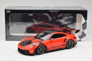 Porsche 911 992 GT3 RS Guards Orange & Silver Fälgar Minichamps 1:18 911992002 Metall — bild 6 av 6
