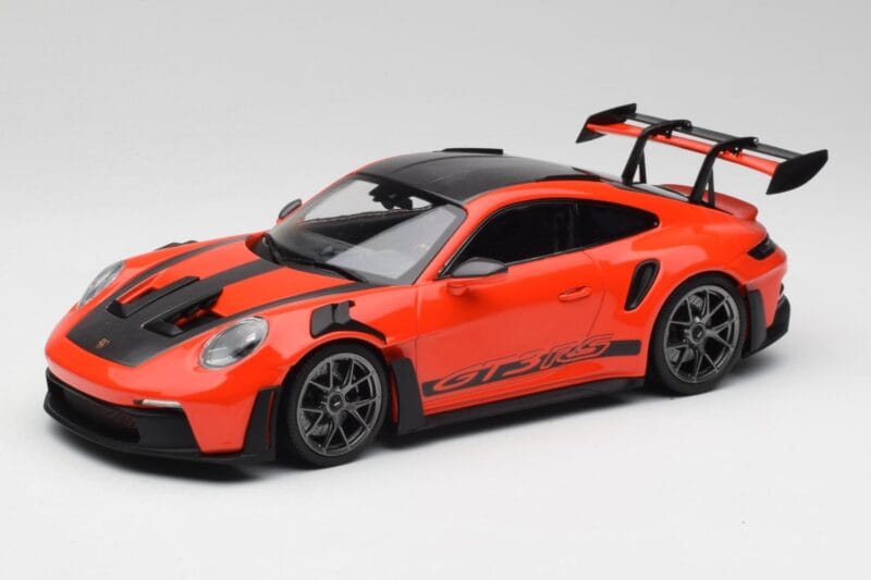 Porsche 911 992 GT3 RS Guards Orange & Silver Fälgar Minichamps 1:18 911992002 Metall