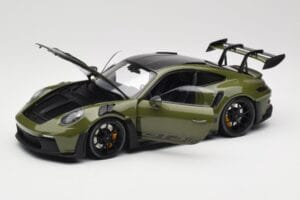 Porsche 911 992 GT3 RS Nato Olive & Black Wheels Minichamps 1:18 110062027 Metall — bild 2 av 8