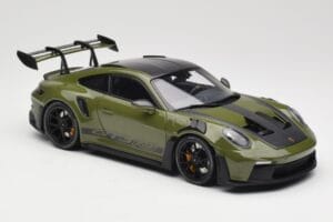 Porsche 911 992 GT3 RS Nato Olive & Black Wheels Minichamps 1:18 110062027 Metall — bild 6 av 8
