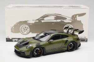 Porsche 911 992 GT3 RS Nato Olive & Black Wheels Minichamps 1:18 110062027 Metall — bild 8 av 8