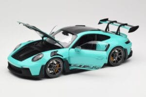 Porsche 911 992 GT3 RS Python Green & Dark Silver Wheels Minichamps 1:18 110062026 Metall — bild 2 av 8