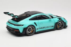 Porsche 911 992 GT3 RS Python Green & Dark Silver Wheels Minichamps 1:18 110062026 Metall — bild 3 av 8