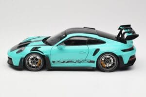 Porsche 911 992 GT3 RS Python Green & Dark Silver Wheels Minichamps 1:18 110062026 Metall — bild 4 av 8